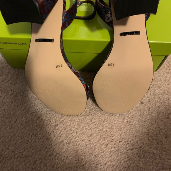 Tapestry print sandals, never been worn 4 inch block heel - Picture 3 of 3